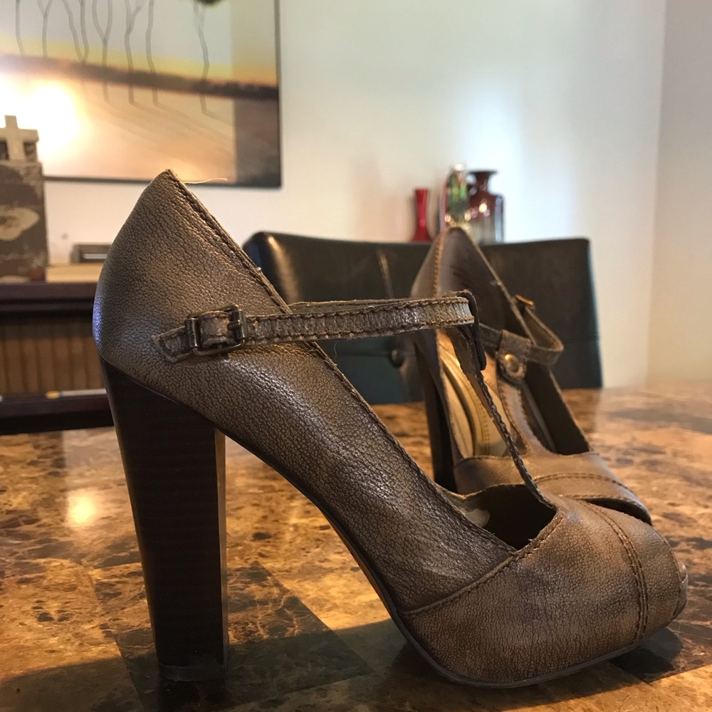Vera Wang heels
